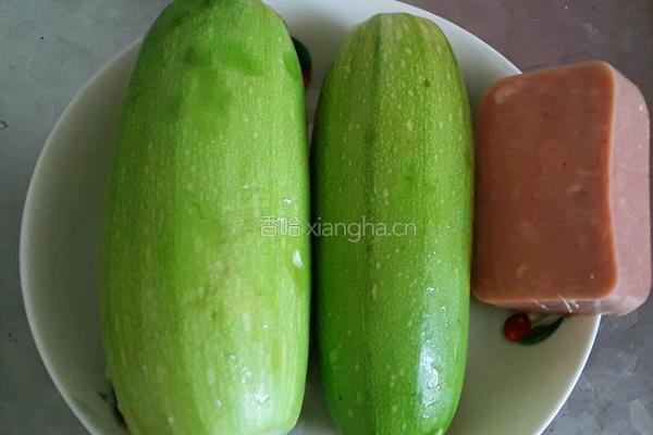 清炒西葫芦火腿片的做法图解1