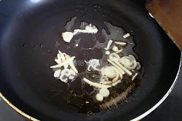 清炒西葫芦火腿片的做法图解3
