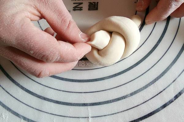 面点鸽子的做法图解5