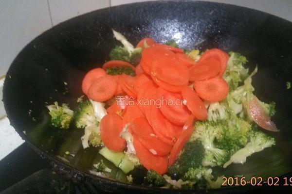 菜花炒胡萝卜的做法图解4