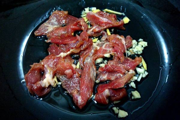 瘦肉炒甜豆的做法图解6