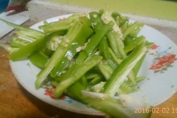 青椒鸡蛋的做法图解1
