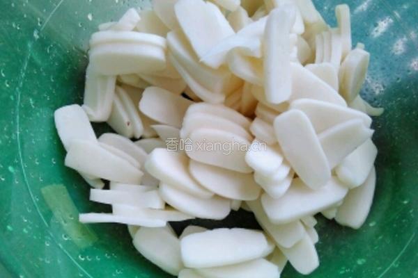 荠菜肉丝炒年糕的做法图解3