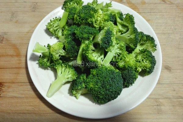 凉拌西兰花的做法图解1