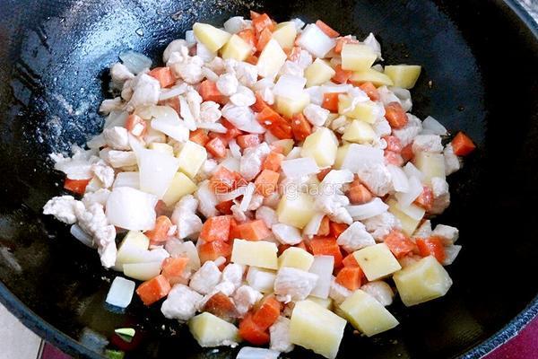 咖喱鸡肉土豆焗饭的做法图解3