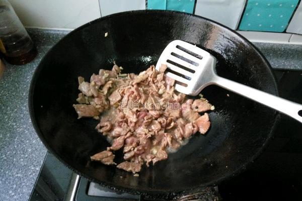 大葱爆羊肉的做法图解2