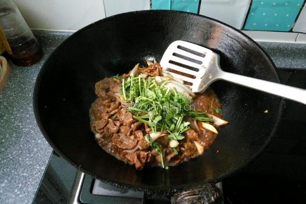大葱爆羊肉的做法图解5