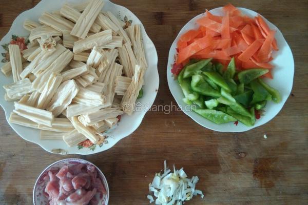 肉炒腐竹的做法图解1