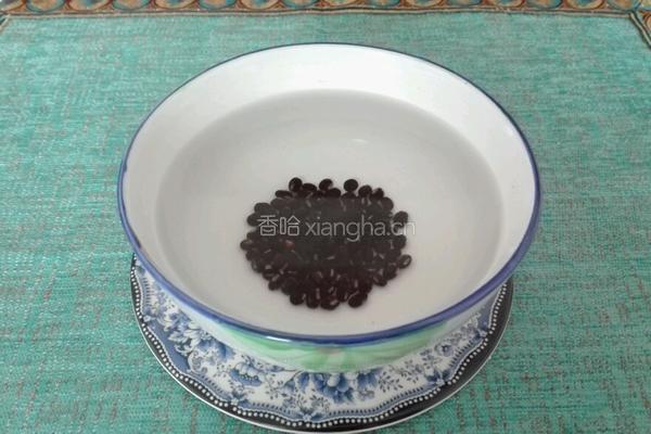 黑豆烩菠菜的做法图解2