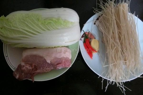 猪肉白菜炖粉条的做法图解1