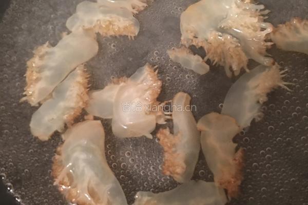 凉拌海蜇头的做法图解3