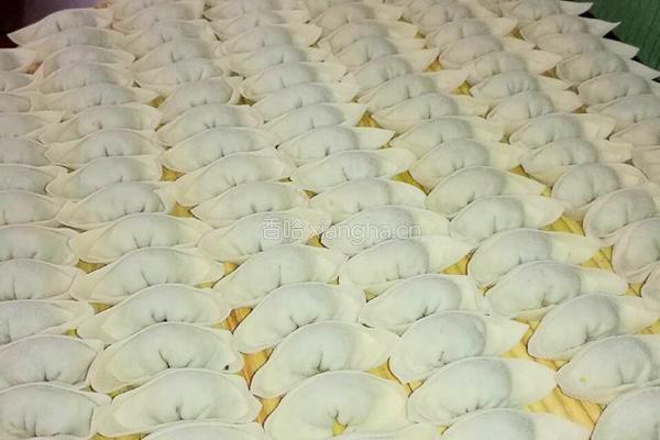 芹菜肉水饺的做法图解5