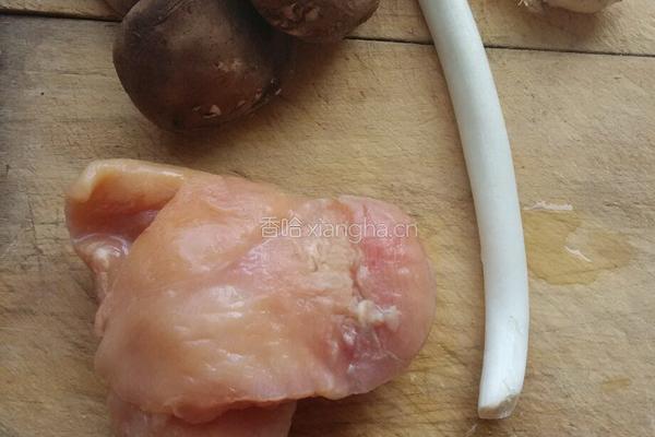 香菇鸡肉馄饨的做法图解1