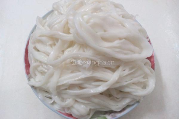干炒河粉的做法图解1
