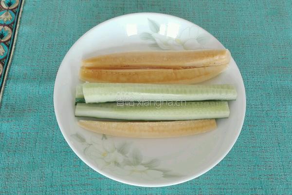 肉松香蕉黄瓜寿司的做法图解6