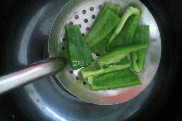 洋葱彩椒炒鸡块的做法图解4