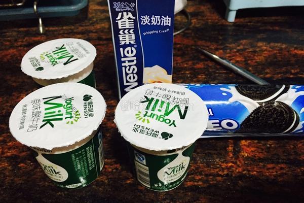 酸奶慕蛋糕的做法图解1
