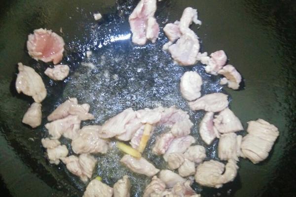 宫爆肉丁的做法图解2