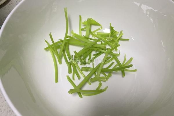 苹果萝卜芹菜汁的做法图解4