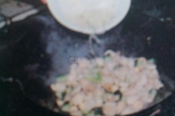 莲子鱼丁的做法图解2