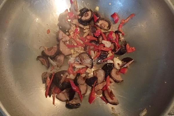 干菇炒腊肉的做法图解4