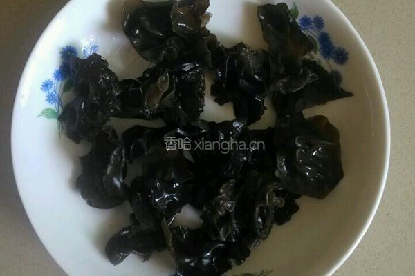 芥兰木耳炒饺的做法图解5