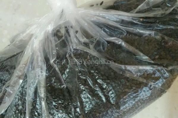 黑芝麻花生牛扎糖的做法图解4