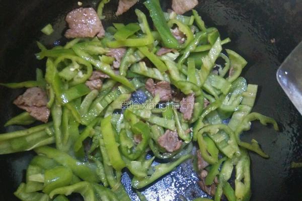 尖椒炒肉的做法图解4