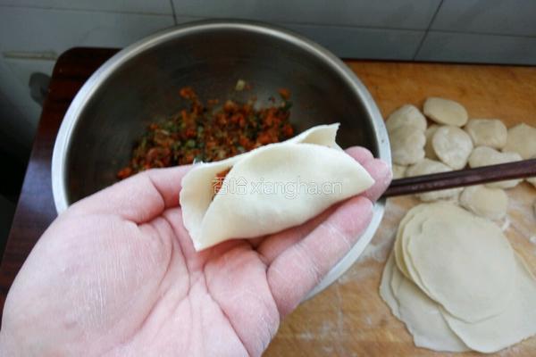 羊肉胡萝卜饺子的做法图解7