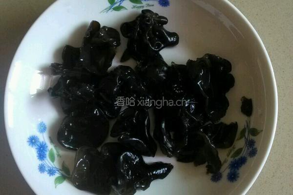 翠瓜炒木耳的做法图解4