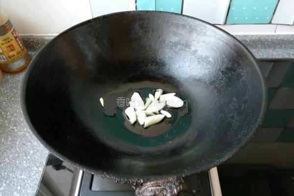 西红柿鸡蛋宽汤面的做法图解2