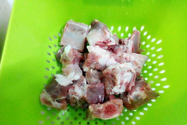 排骨玉米汤的做法图解1