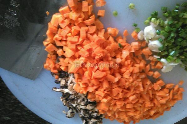 青豆胡萝卜咸饭的做法图解1