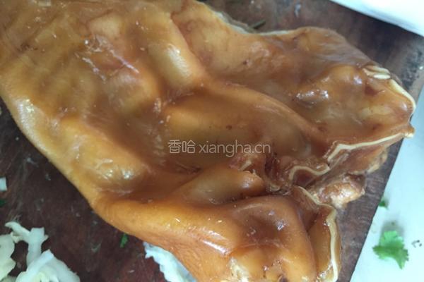 凉拌猪耳朵的做法图解1