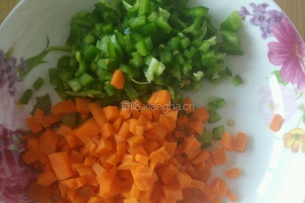 虾子和萝卜辣椒腌菜炒饭的做法图解1