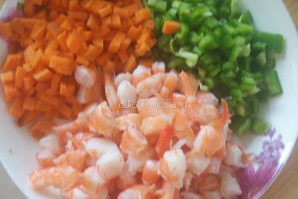 虾子和萝卜辣椒腌菜炒饭的做法图解2