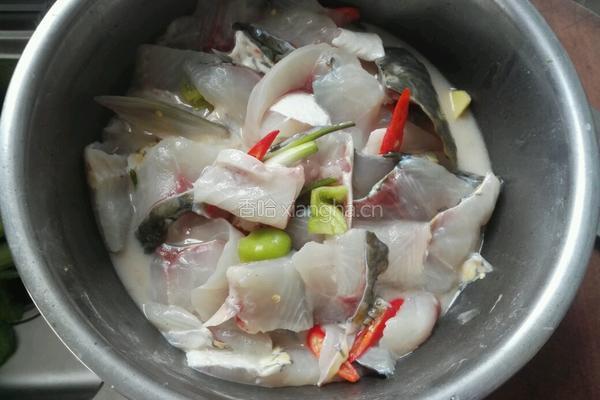 麻辣金骨鱼的做法图解1