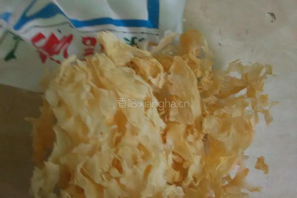银耳黑豆糖水的做法图解1