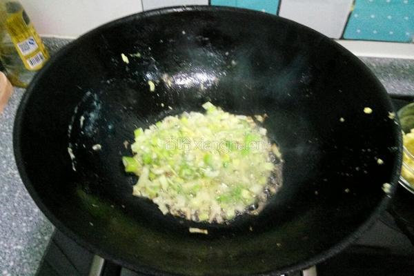 鸡蛋茴香素包子的做法图解3