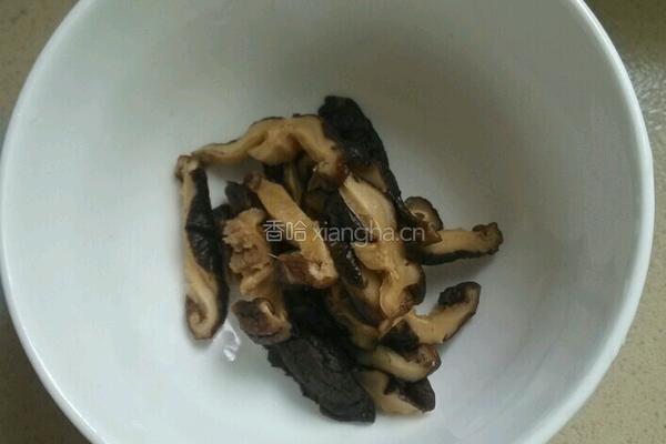 黄花菜炝蘑菇肉丝的做法图解6