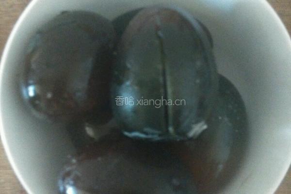 凉拌松松花蛋的做法图解1