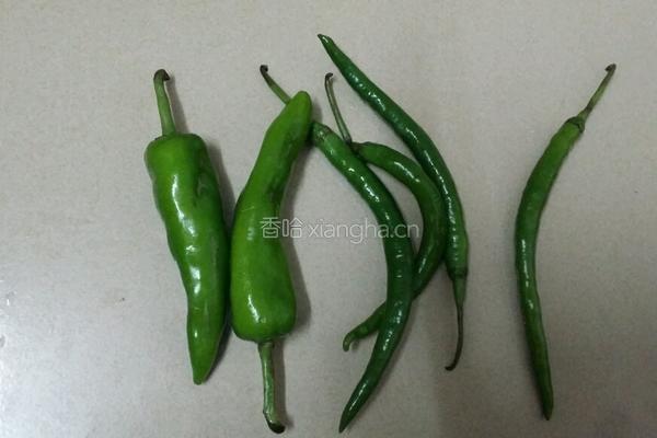 双椒肉糜炒鸡蛋的做法图解1