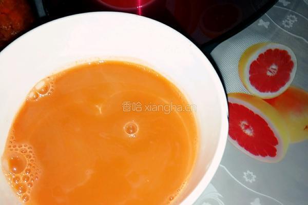 胡萝卜汁鸡蛋羹的做法图解2