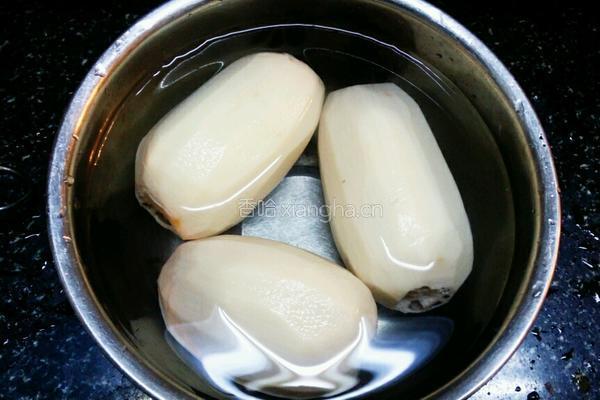 糖醋茄汁藕丁的做法图解1