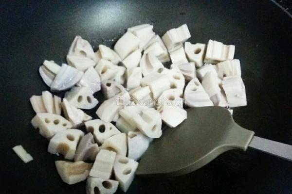 糖醋茄汁藕丁的做法图解4