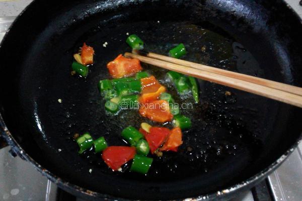 青红椒爆苤蓝丝的做法图解5