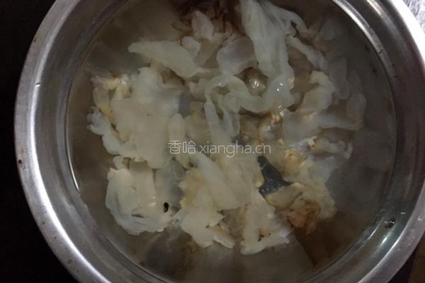 凉拌海蜇皮的做法图解1
