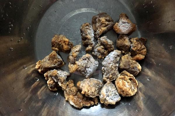 白菜炖酥肉的做法图解1