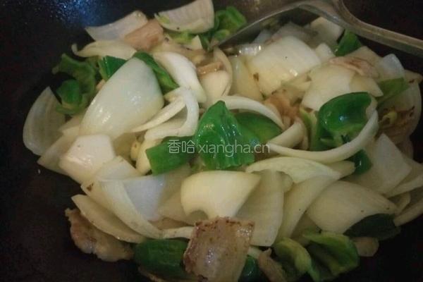 青椒洋葱五花肉的做法图解3