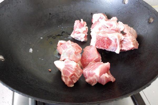 胡萝卜烧排骨的做法图解3